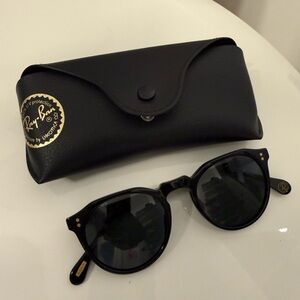 Raen Black Round Sunglasses with Black Ray-Ban Case
